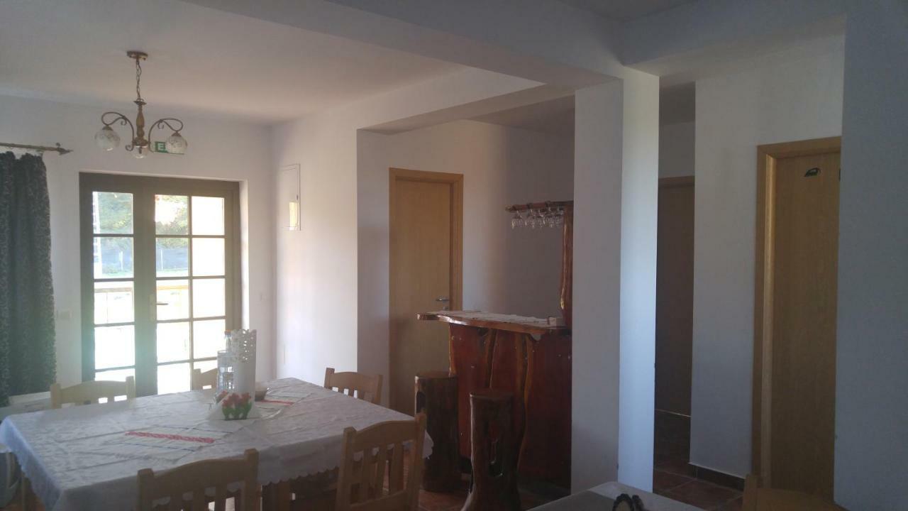 Pensiunea Casa Vanatorului 호텔 Oteleni 외부 사진